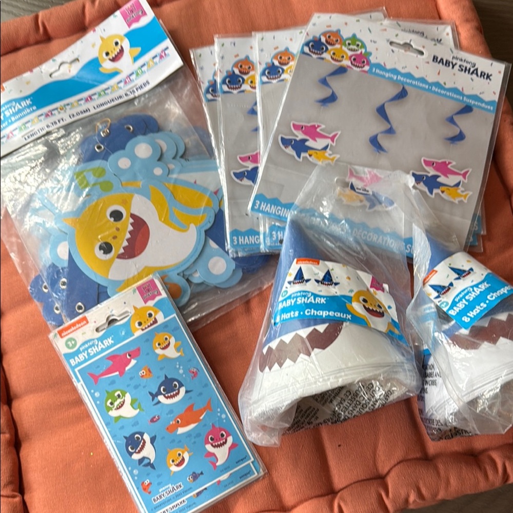 Baby Shark Party Supplies Set - Picture 2 of 7